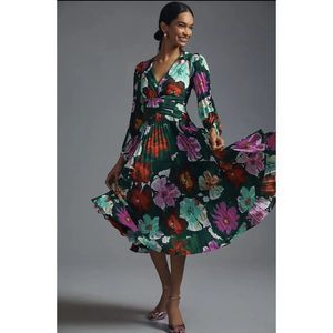 NWT Anthropologie By Anthropologie Pleated V-Neck Dress Size 0. B1